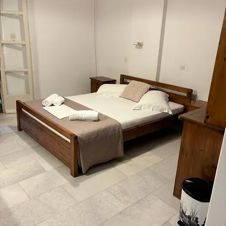 Asiminas Kapselhotel *